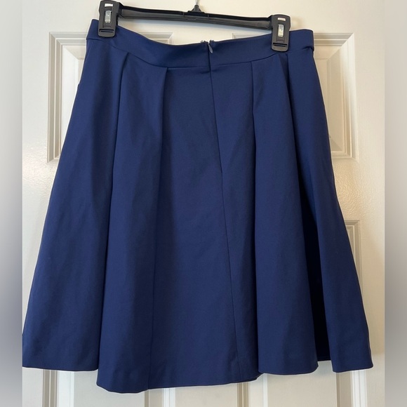 Cynthia Rowley Pleated Dark Blue Skirt with pockets and zipper back Size Medium - Picture 2 of 6